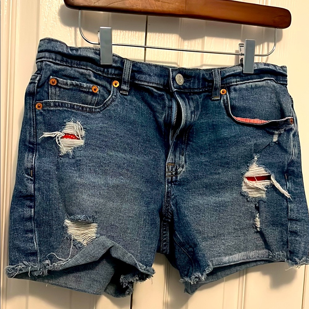 GAP distressed jean shirt size 6/28. 5 inch inseam